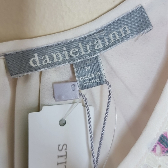 NWT Stitch Fix Daniel Rainn | Cadez Perforated Floral Overlay Tank Blouse - Picture 4 of 8